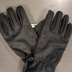 Eskularruak Zwart, gisa salatu by Breng Nijmegen iLost erabiliz