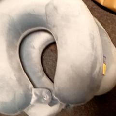 Almofada, como reportado por Mövenpick Hotel Amsterdam City Centre utilizando o iLost