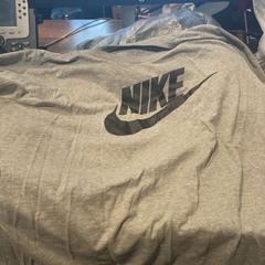 Camisa NIKE, segundo informou Leonardo Hotel Amsterdam Rembrandtpark usando iLost