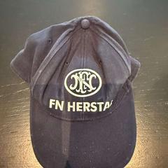 Mütze Blauw, gemeldet von Van der Valk Hotel Amsterdam-Amstel über iLost