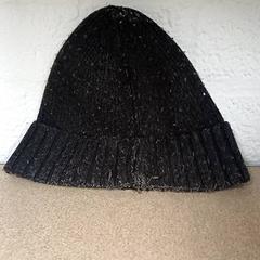 ビーニー Grijs がiLostで Qbuzz GD Groningen Peizerweg によって報告されました