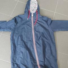 Kleding - Blauwe regenjas, ako bolo nahlásené Regio Limburg - Leuven pomocou iLost