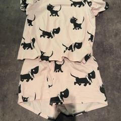 Pijamas Roze, como reportado por Van der Valk Hotel Haarlem utilizando o iLost