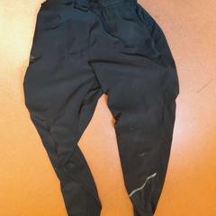 Sports pants noir, as reported by TCL using iLost