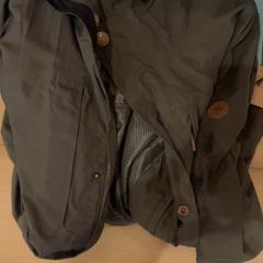 재킷, iLost를 사용하여 Familie Resort Molenwaard에 보고됨