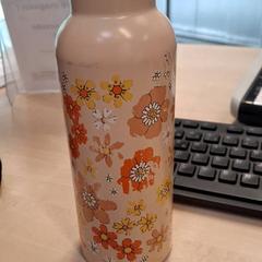 Bouteille d'eau, como reportado por IKEA Grenoble utilizando o iLost