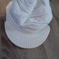 Cap Wit gebreid, come riportato da EBS Tramplein utilizzando iLost