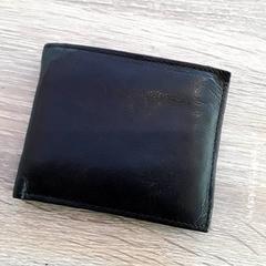 Wallets Akram, as reported by EBS Tramplein using iLost