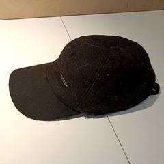 Gorra Wollen zwart, ha sido reportado por IKEA Groningen con iLost