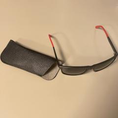 Slnečné okuliare & Puzdro na slnečné okuliare, ako bolo nahlásené Pathé Schiedam pomocou iLost