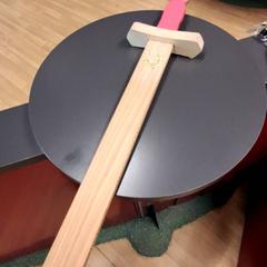 Espada de xoguete epée, segundo informou IKEA Nice Saint Isidore usando iLost