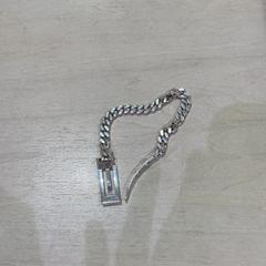 Pulseira, como reportado por IKEA渋谷 utilizando o iLost