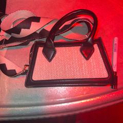 Bag, zgłoszono przez Club Nyx/Exit Café przy użyciu iLost