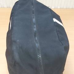 Táska - Sporttas, amint azt Centraal magazijn az iLost segítségével jelentette.