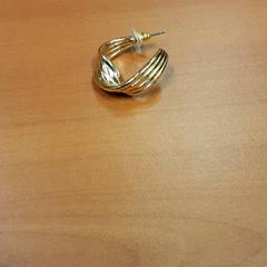 Oorbel // earring, segundo informou Vrije Universiteit Brussel (VUB) usando iLost