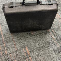 Valise Zwart, a été signalé par Connexxion Amstelland-Meerlanden Schiphol Noord utilisant iLost