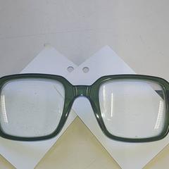 Gafas de sol, segundo informou Regio Antwerpen - Brussel usando iLost