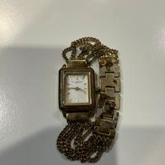 Reloj goudkleur, ha sido reportado por Gemeente Zevenaar con iLost