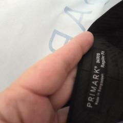 Witte Primark tas met zwarte broek en schoenen, ako bolo nahlásené iLost