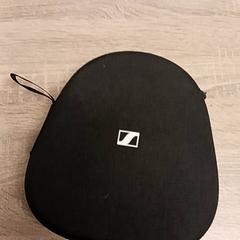 Funda per a auriculars, segons ha informat EBS Spijkenisse mitjançant iLost