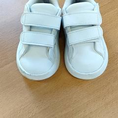 의류 - schoenen, iLost를 사용하여 Centraal magazijn에 보고됨