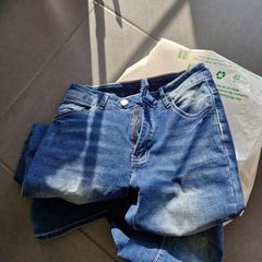 Kleding - Broek jeans, rapporterat av Regio Oost-Vlaanderen med iLost
