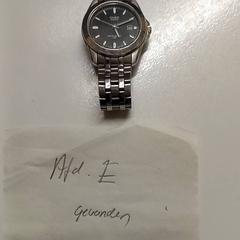 Eskumuturreko erlojua, gisa salatu by Adrz iLost erabiliz