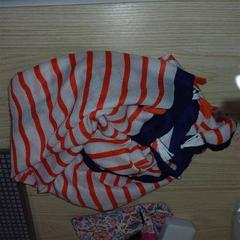 Choker ligné rouge/ blanc, som rapportert av IKEA Liège ved bruk av iLost