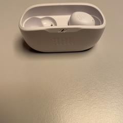 Vezeték nélküli fülhallgató JBL, amint azt Pathé Schiedam az iLost segítségével jelentette.