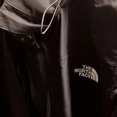 Roupa & Chaqueta de chuvia Black, segundo informou KABUL à GoGo / Teatro usando iLost