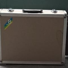 Metalen koffer met apparatuur, como reportado ao iLost