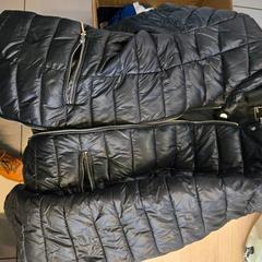 Jacket zwart, as reported by Centraal magazijn using iLost