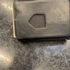 حامل البطاقة، كما تم الإبلاغ عنه بواسطة Rotterdam The Hague Airport عبر iLost