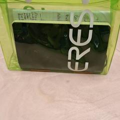 Pochette transparente, segundo informou IKEA Lyon Grand Parilly usando iLost