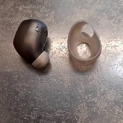 Draadloos oortje, come riportato da Rotterdam The Hague Airport utilizzando iLost