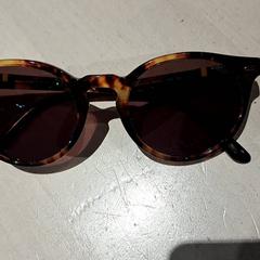 Okulary słoneczne Bruin, zgłoszono przez IKEA Wilrijk przy użyciu iLost