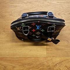 Táska, amint azt GVB az iLost segítségével jelentette.