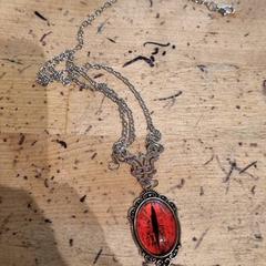 Collar con encanto Rode kattenoog, segundo informou IKEA Wilrijk usando iLost