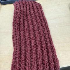 Kleding - sjaal donkerroze، كما تم الإبلاغ عنه بواسطة Centraal magazijn عبر iLost