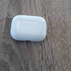Custodia per airpods Wit, come riportato da EBS Tramplein utilizzando iLost