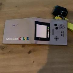 Plånbok gameboy, rapporterat av MEININGER Hotel Köln West med iLost