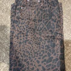 Kalhoty, jak nahlášeno Van der Valk Hotel Apeldoorn - De Cantharel pomocí iLost