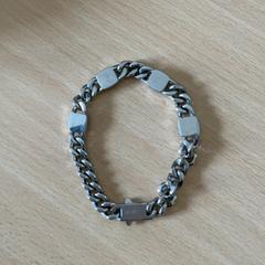 Bracelet, a été signalé par Schönbrunn "Group Center" utilisant iLost