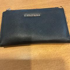Cartera da Silva Peixoto Bento, Begie, segons ha informat Gemeente Amsterdam - Bureau Gevonden Voorwerpen mitjançant iLost