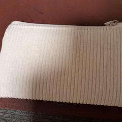 Clutch bag velour blanc, as reported by TCL using iLost