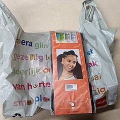 Nejlonzacskó Hema. Met haarstukken, amint azt Qbuzz GD Groningen Peizerweg az iLost segítségével jelentette.