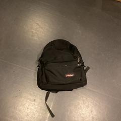 Rugzak، كما تم الإبلاغ عنه بواسطة Poppodium 013 عبر iLost