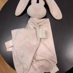 Manteta Rose, segons ha informat IKEA Nice Saint Isidore mitjançant iLost