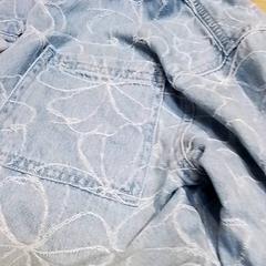 Jeans, segundo informou Beekse Bergen Resorts en Hotel usando iLost