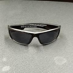 Okulary słoneczne Zwart, zgłoszono przez Qbuzz GD Groningen Peizerweg przy użyciu iLost